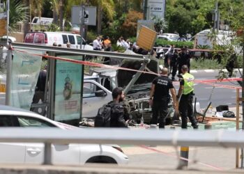 Asisten a heridos en las calles de Tel Aviv