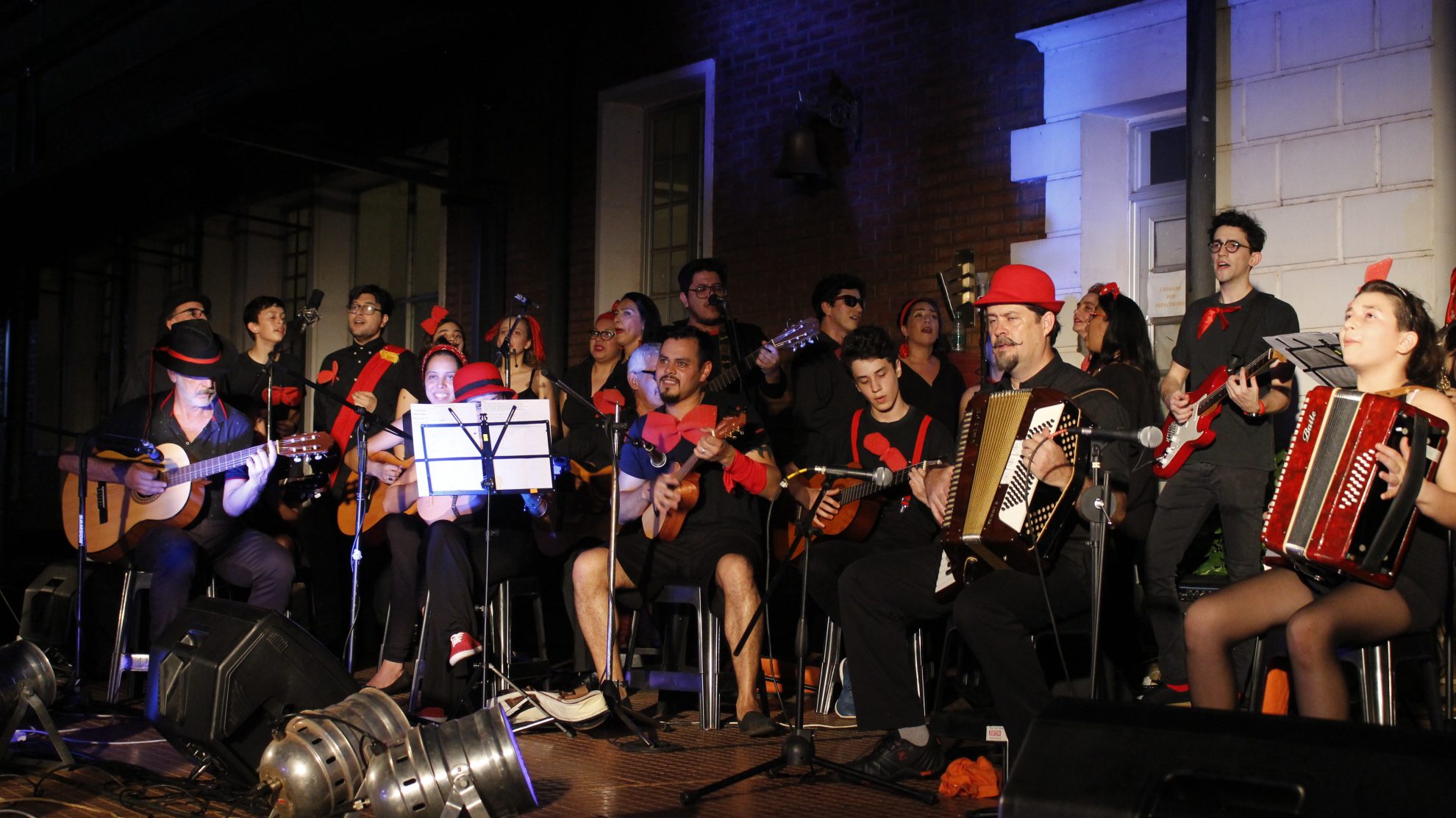 Orquesta 1980x1112 1 - 4