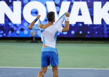 Novak Djokovic festejando un nuevo título