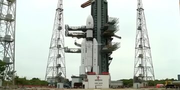 Dentro de Chandrayaan-3 viajaron el módulo de aterrizaje Vikram, que quiere decir valor en sánscrito; y un pequeño rover, el Pragyan, que en el mismo idioma significa sabiduría.