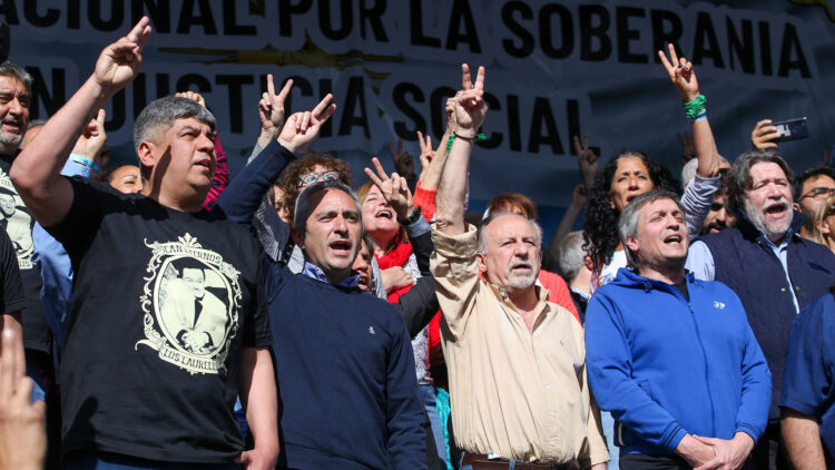 zzzznacp2NOTICIAS ARGENTINAS BAIRES, OCTUBRE 17: La Campora, el Frente Sindical a cargo del titular de Camioneros y uno de los triunviros de la CGT, Pablo Moyano y el PJ Bonaerense realizan un acto en plaza de Mayo en conmemoración del Día de la Lealtad.
Foto NA: DANIEL VIDESzzzz