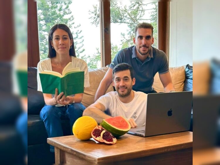 Camila, Juan y Nicolás son hermanos, médicos youtubers