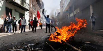 Demonstators set a barricade on fire during a protest against Ecuador's President Lenin Moreno's austerity measures in Quito, Ecuador, October 9, 2019. REUTERS/Henry Romero