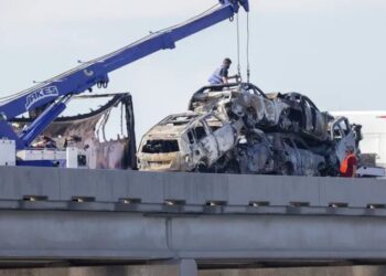 Siete muertos en un choque de más de 150 autos