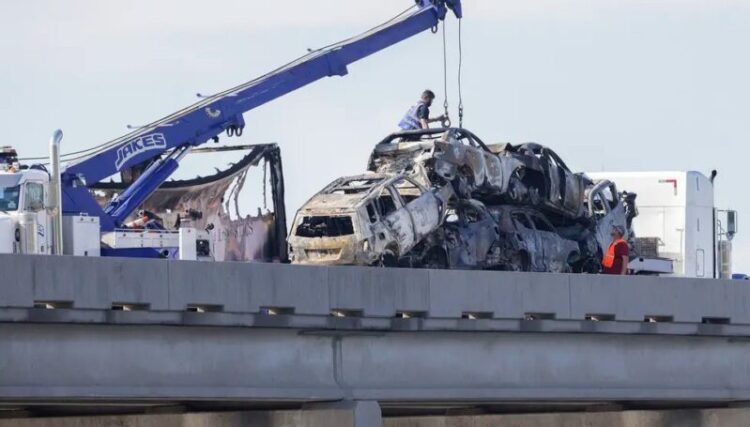 Siete muertos en un choque de más de 150 autos