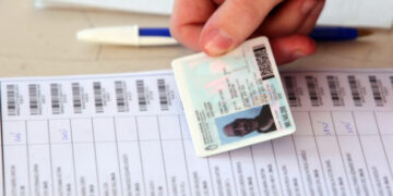 Mendoza, 22/02/15. Se están realizando las  Primarias Abiertas Simultáneas y Obligatorias (PASO), donde los votantes de la provincia de Mendoza en los departamentos de Capital y San Carlos, eligen a los candidatos de cada partido.