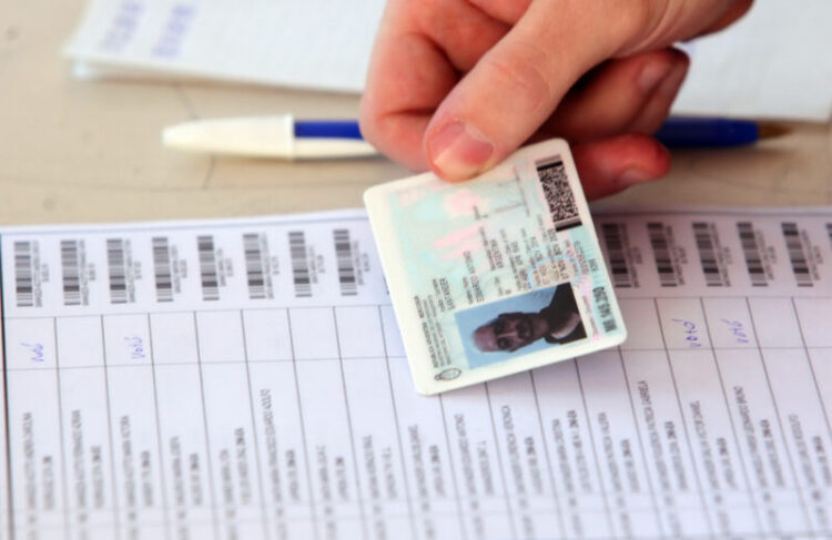 Mendoza, 22/02/15. Se están realizando las  Primarias Abiertas Simultáneas y Obligatorias (PASO), donde los votantes de la provincia de Mendoza en los departamentos de Capital y San Carlos, eligen a los candidatos de cada partido.