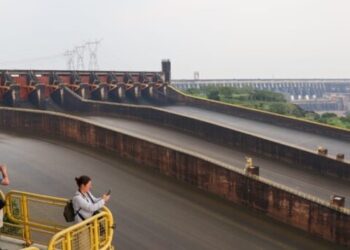 Cerraron el vertedero de Itaipú