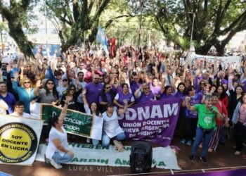 Protesta docente frente al Consejo General de Educación en Posadas (Archivo).