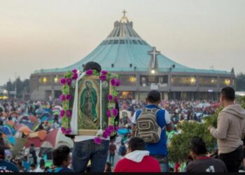 Millones de fieles rezan a la Virgen de Guadalupe