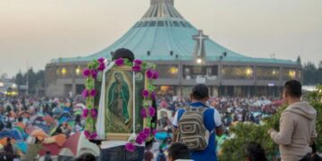 Millones de fieles rezan a la Virgen de Guadalupe