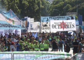 Las columnas se ubicaron en torno al Congreso de la Nación en Buenos Aires.