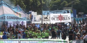 Las columnas se ubicaron en torno al Congreso de la Nación en Buenos Aires.