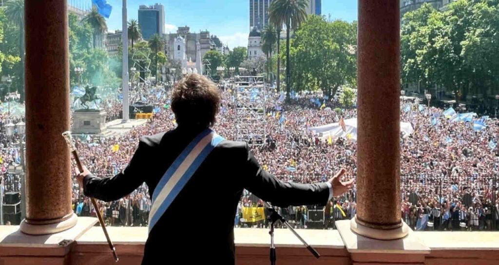 javier milei posse domingo 10 dezembro 2023 primeiro dia governo dolar restricoes cambio peso banco central bcra - 8