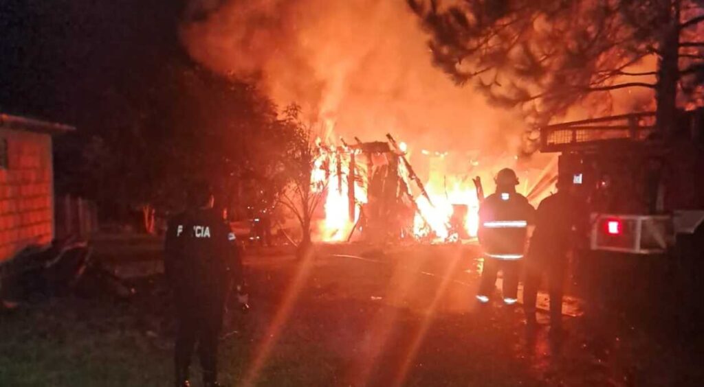 Arrestaron a un hombre que incendió su vivienda con su pareja e hijos adentro WhatsApp Image 2024 05 24 at 8.25.09 PM 1 - 8