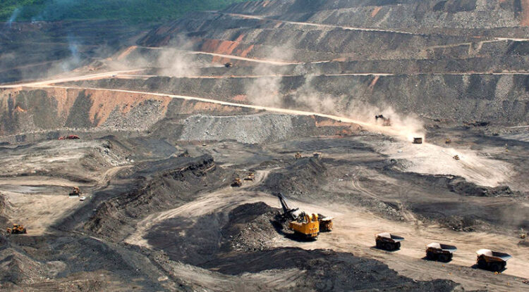 Mine operations at the Paso Diablo coal mine in Venezuela.Mandatory Credit: Vismedia
+44  (0) 20 7436 9595