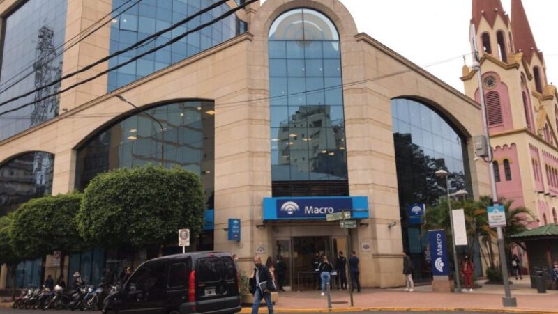 El Gobierno de Misiones extendió hasta el 31 de julio la operatoria especial de refinanciación de deudas con el Banco Macro. El beneficio alcanza a trabajadores públicos, jubilados, pensionados y ahora también a beneficiarios de ANSES.