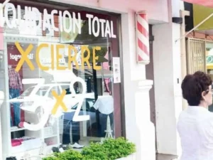 ARCA y los embargos a PyMEs: el costo de cobrar sin cuidar al que produce El informe elaborado por Fundación Apertura detectó 27.045 embargos sobre 11.458 empresas en la Delegación Regional Rosario de ARCA entre 2021 y julio de 2026.