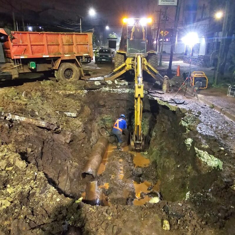 Posadas: obras en el arroyo Itá generaron interrupción del servicio de agua 5 rotura de acueducto de SAMSA - 4