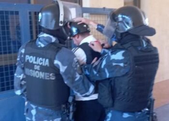 policías detenidos en misiones