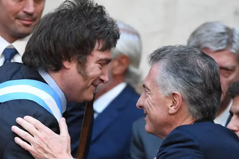 Relanzamiento del PRO: “Si La Libertad Avanza entiende, sería bueno ir unidos” 4 milei y macri 1 - 3
