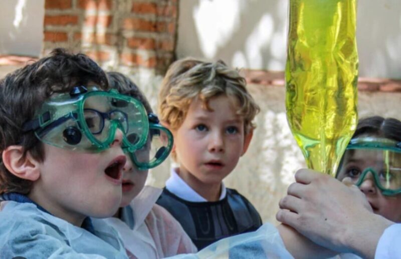 Científicos por un día | Niños de San Vicente descubrieron y disfrutaron del mundo de la ciencia cientificoo 1 - 6