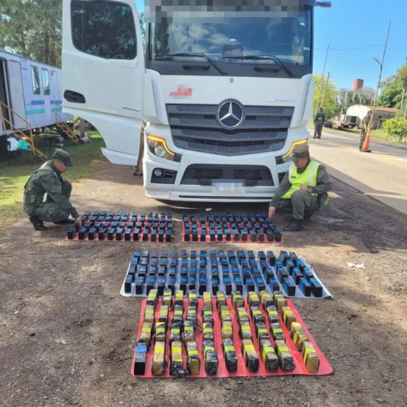 213 celulares corrientes 2 1024x1024 1 - 7