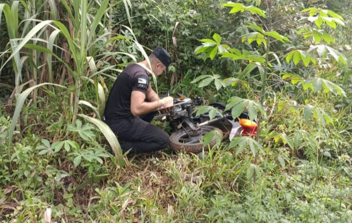 Tres detenidos, una motocicleta y otros objetos recuperados tras operativos policiales en Iguazú 4 Tres detenidos 1 - 3