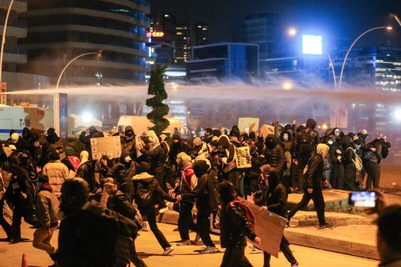 Turquía en crisis: “Lo que está en juego es más que un candidato preso” 4 WhatsApp Image 2025 03 27 at 08.07.36 - 3