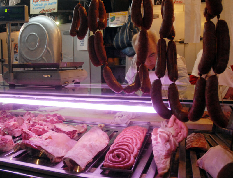 El cambio en los hábitos de consumo impulsa la venta de segundas marcas en los almacenes de cercanía.