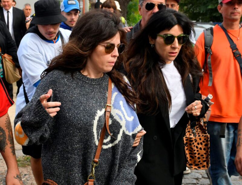 Nulidad del juicio por la muerte de Maradona: fuertes críticas y malestar generalizado 2 Las hijas de Maradona recibieron la lamentable noticia de la nulidad del juicio por la muerte de Diego