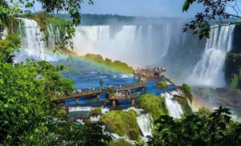 Nación oficializó la desregulación del turismo en parques nacionales Puerto Iguazú volvió a ser el principal destino turístico de Misiones durante el feriado del 25 de Mayo.