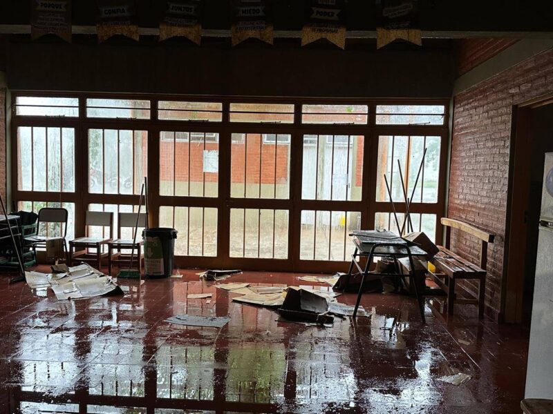 Tornado en Isla Apipé voló techos, árboles y dejó sin luz a los habitantes 4 escuela apipe - 3