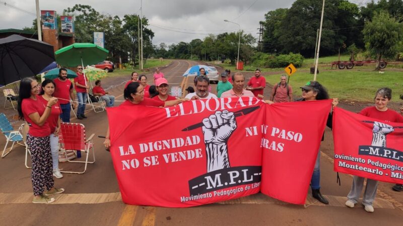 Montecarlo: El Movimiento Pedagógico mantiene un acampe y un paro docente de 48 horas 3 image 163 - 2