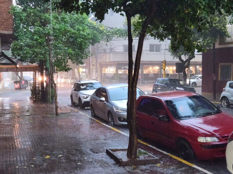 En pocas horas cayeron casi 70 mm en Posadas y sigue el alerta naranja vigente lluvia1 - 4