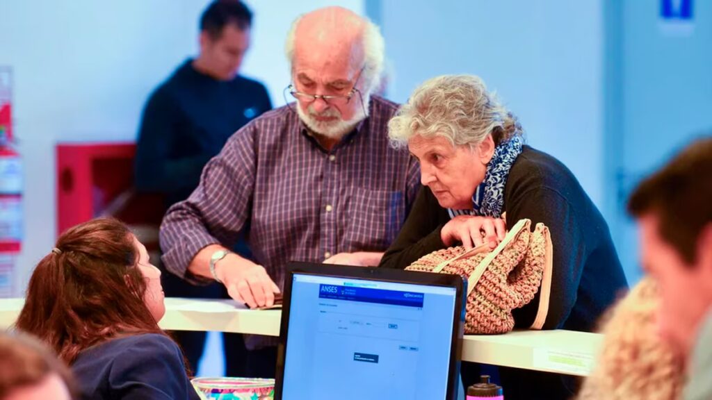 Jubilaciones docentes: aumentos de hasta 9,86% en junio, pero con pérdida frente a la inflación Las jubilaciones docentes tendrán aumentos en junio, pero los incrementos seguirán por debajo de la inflación acumulada en 2026.