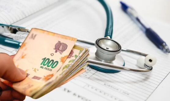 Los afiliados de las principales compañías de salud privada deberán afrontar nuevas actualizaciones en sus cuotas mensuales a partir del próximo mes.