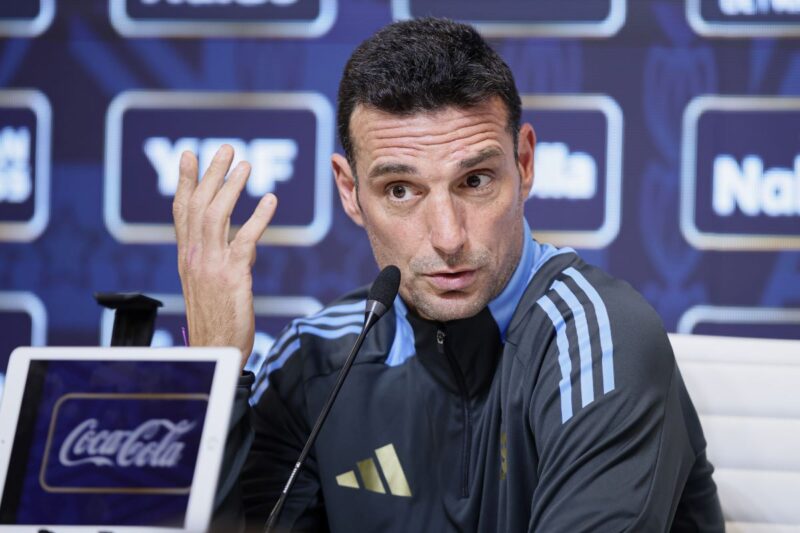 Por la pandemia de lesiones, Scaloni llevará un plantel ampliado a los amistosos previos al Mundial 1 El DT de la Selección argentina, Lionel Scaloni, confirmó a Lionel Messi como titular ante Zambia, analizó el presente del equipo y habló de la lista para el Mundial 2026.