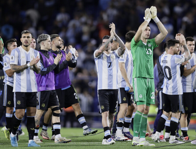 La AFA suspendió los amistosos que la Selección argentina tenía previstos antes del Mundial 2026 por problemas de agenda y ahora busca nuevos rivales para la ventana de junio.
