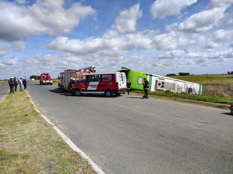 Vuelco fatal de un micro en la Ruta 51: cinco muertos y varios heridos 5 1200 1743954961250406535 - 4