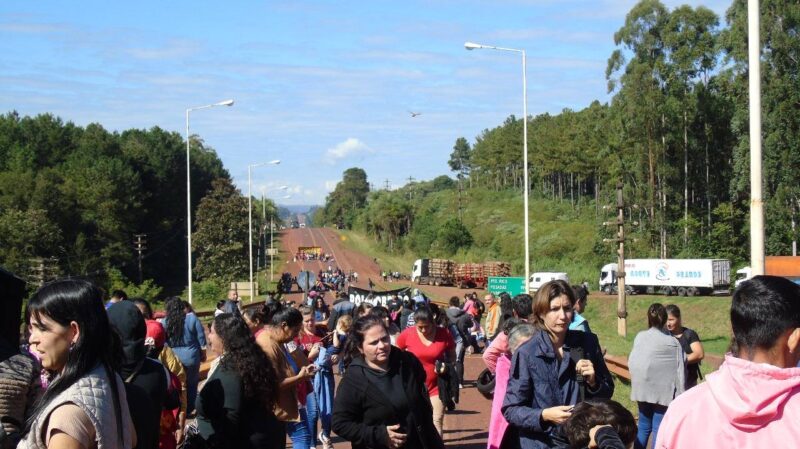 Crisis en Misiones: despidos, migración y el impacto en las comunidades 3 490522673 2504106619920769 1908433977287880859 n - 2