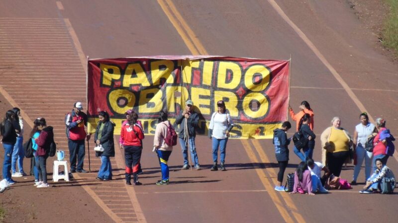 Crisis en Misiones: despidos, migración y el impacto en las comunidades 5 490761750 2504106513254113 4741097133349695243 n - 4