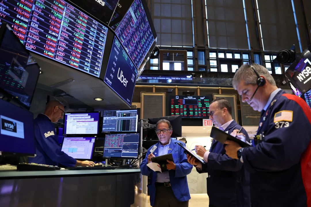 Cómo reaccionó el mercado al plan de Caputo para sacar los dólares del colchón 6 Acciones argentinas - 5