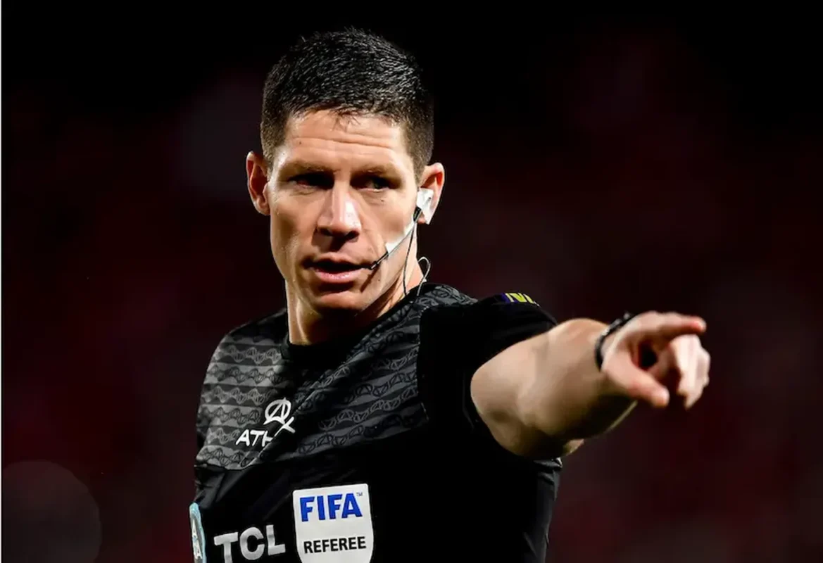 Arbitro 1 - 2