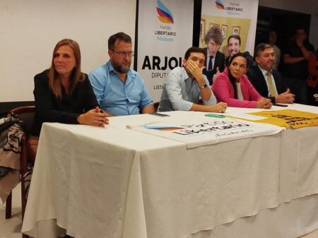 El "arjolismo" anticipó apoyo a candidatos de La Libertad Avanza sin el Partido Libertario ¿Otros tiempos? El "arjolismo" marca distancia con el Partido Libertario nacional y apoya a LLA de Milei