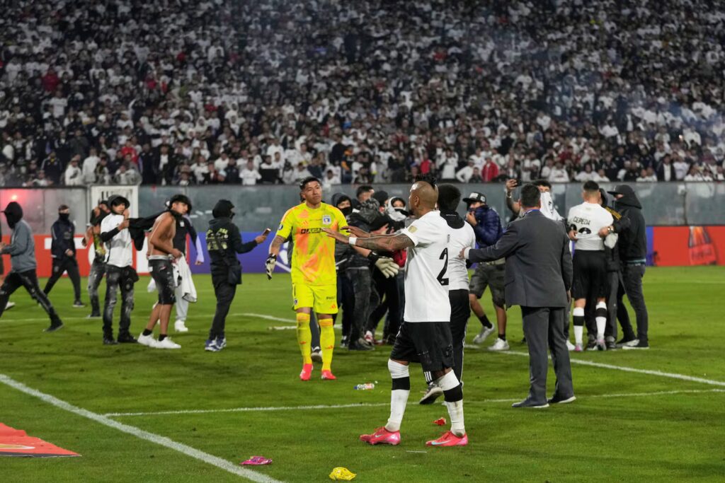 Tragedia en Chile: fallecieron dos hinchas de Colo Colo previo al duelo con Fortaleza Colo colo - 1