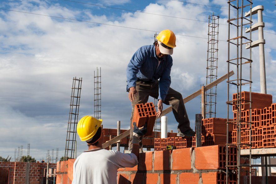 En Misiones se redujo un tercio la cantidad de trabajadores de la construcción 7 Construccion 4 - 6