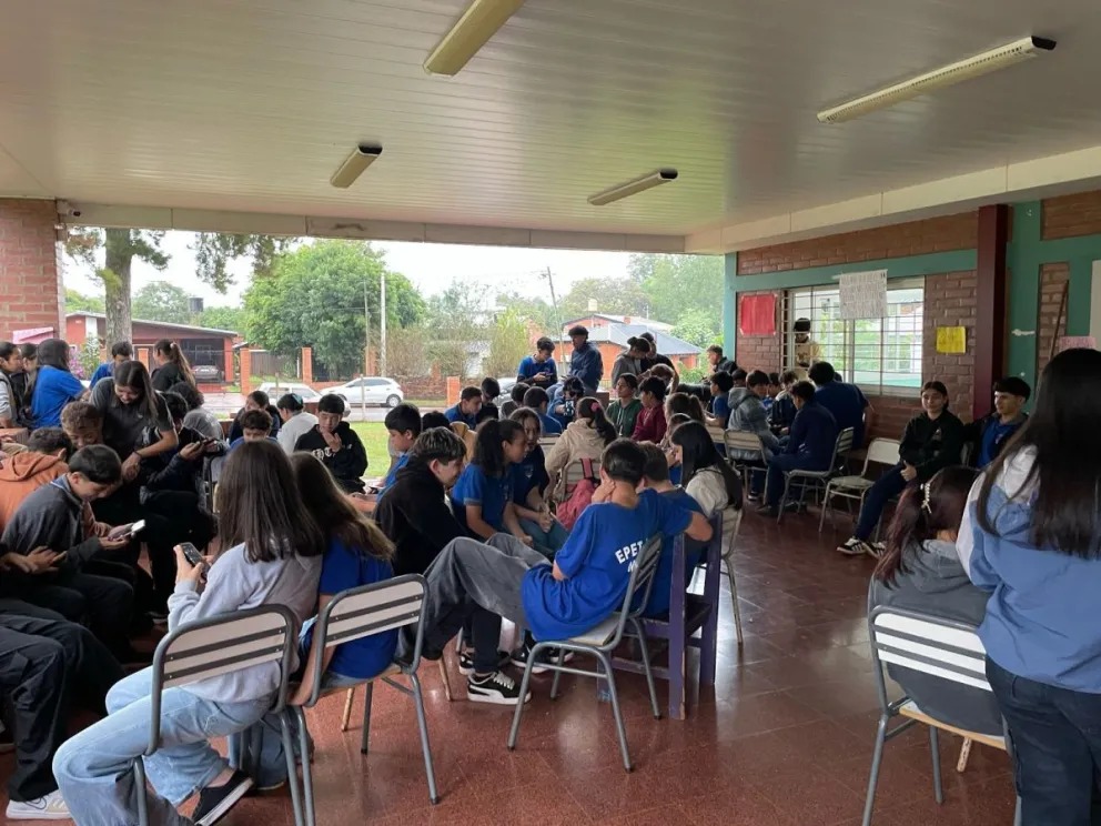 Sentada de alumnos en Wanda: “No nos quieren escuchar” 2 Escuela Wanda 1 - 1
