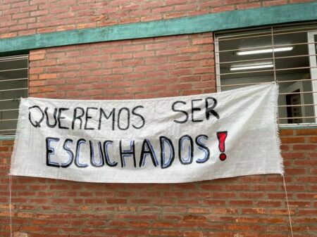 Sentada de alumnos en Wanda: “No nos quieren escuchar” Wanda