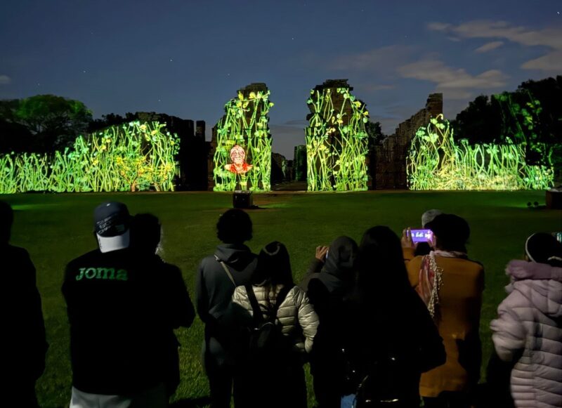 Volvió el show de imagen y sonido al entorno jesuítico guaraní de San Ignacio Espectaculo de imagen y sonido 5 - 3